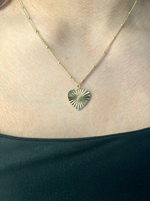 Ribbed heart necklace on gold-plated 16" dot chain